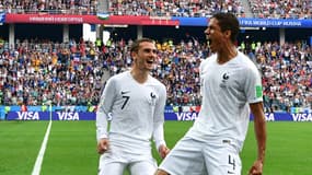 Varane et Griezmann face à l'Uruguay