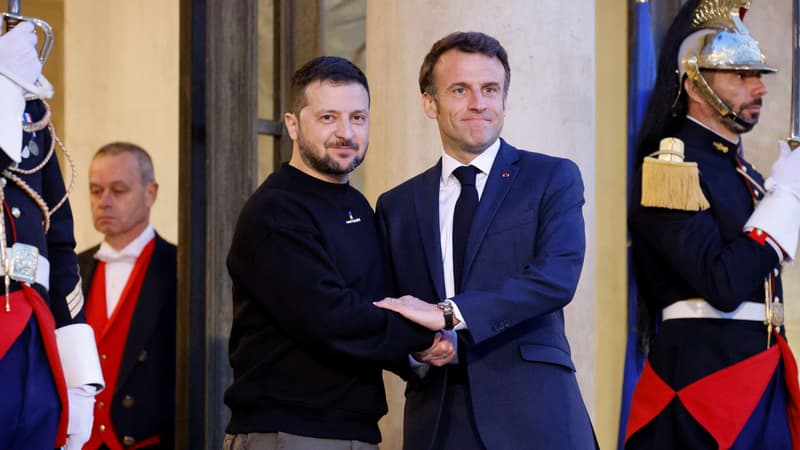 Volodymyr Zelensky accueilli par Emmanuel Macron à l'Élysée, le 14 mai 2023.