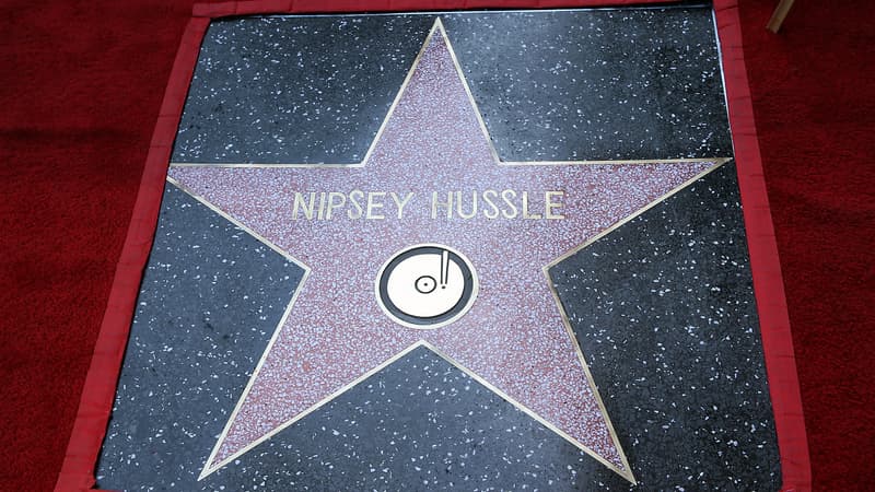 Regarder la vidéo Le rappeur Nipsey Hussle distingué par une étoile à titre posthume sur le Hollywood Walk of Fame