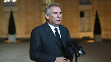 François Bayrou le 15 novembre 2015 dans la cour de l'Elysée à Paris