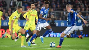 Une frappe de Dimitri Liénard lors du match Strasbourg-Nantes, le 20 septembre 2019