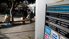A Nicosie. Les Chypriotes devraient affluer par milliers jeudi aux guichets des banques, qui rouvrent après douze jours de fermeture pour éviter une panique des déposants, suite à l'adoption d'un plan de sauvetage du secteur bancaire imposé par l'Union eu