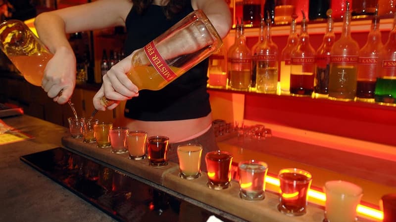 Des verres d'alcool fort (photo d'illustration).