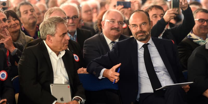 Xavier Bertrand et Édouard Philippe au Congrès des maires, à Eppe-Sauvage, dans le nord de la France, le 20 septembre 2019.