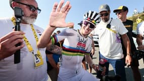 La joie de Tadej Pogacar, vainqueur de la 12e étape du Tour de France à Hautacam le 17 juillet 2025