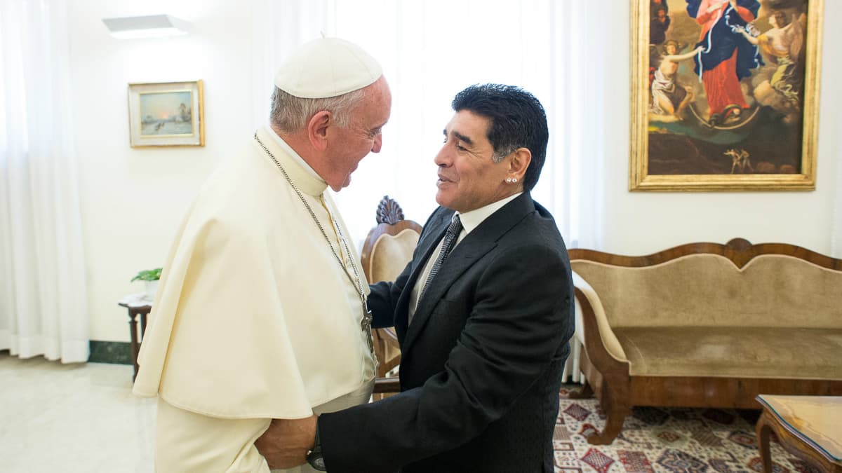 Le Pape François et Diego Maradona en 2014