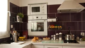 Un décret fixe les équipements que doivent impérativement composer un logement meublé