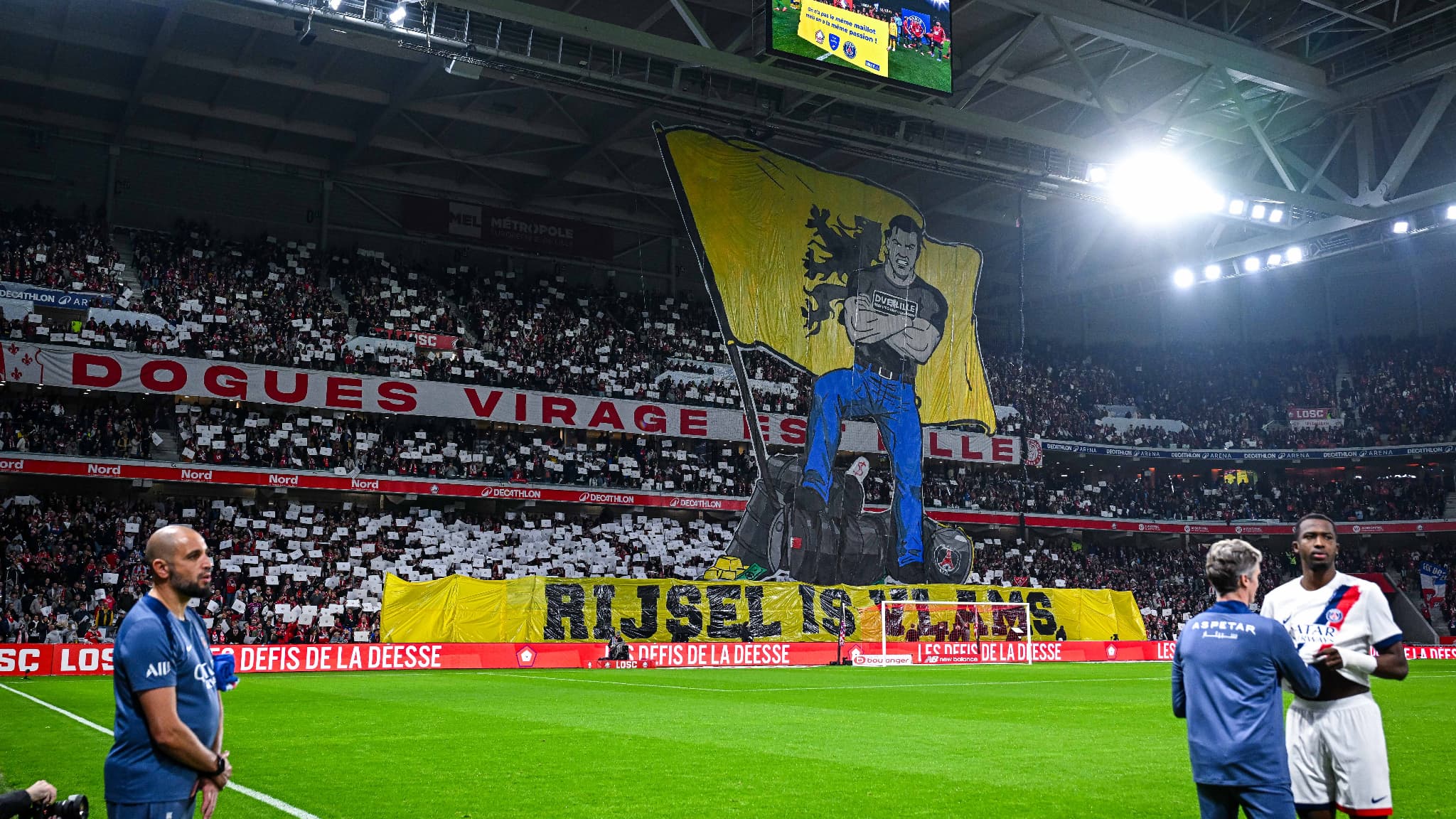 Le tifo polémique des ultras de Lille face au PSG en Ligue 1, le 5 octobre 2025