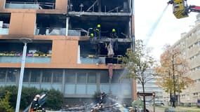 Un immeuble a pris feu à Rillieux-la-Pape, le 8 novembre 2025, après des tirs de mortiers.