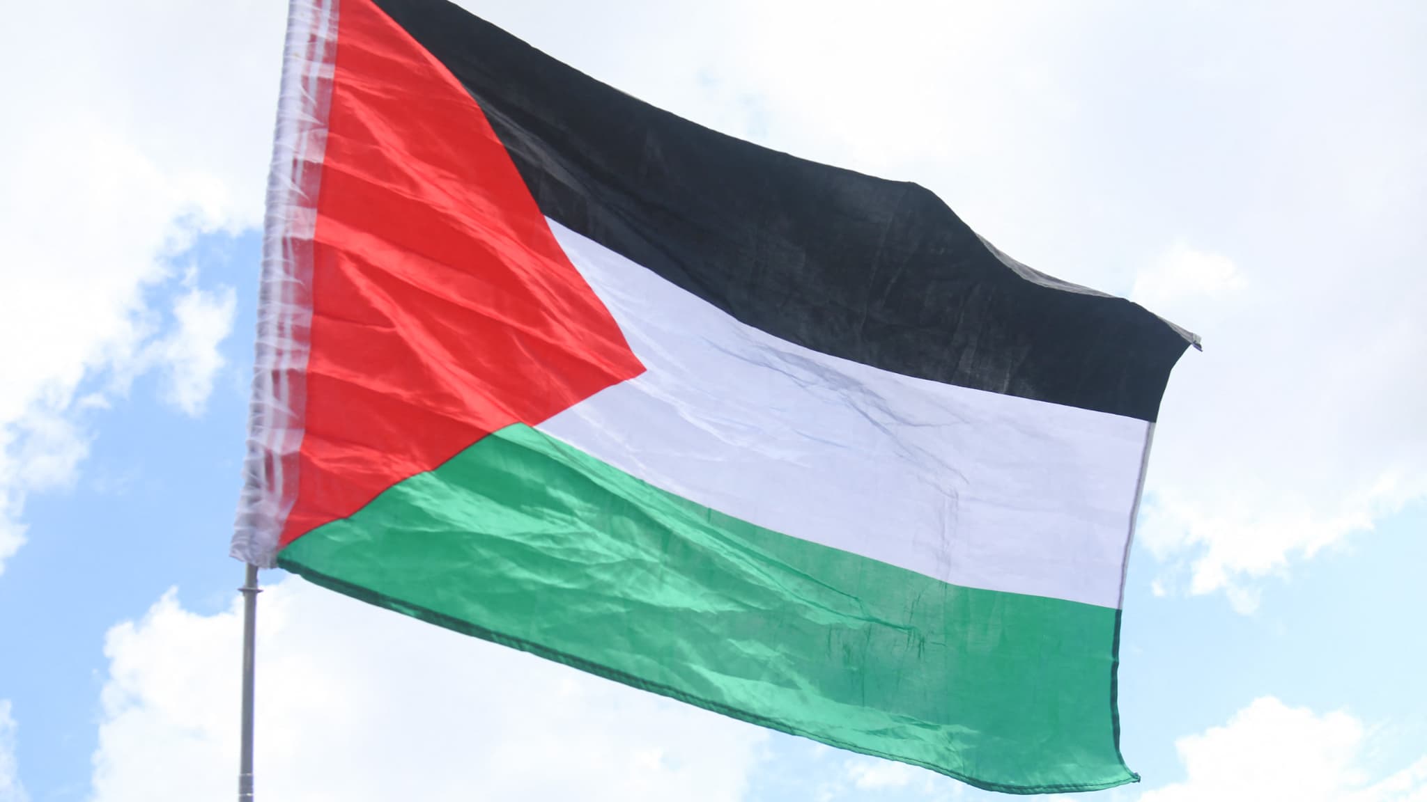 RECONNAISSANCE DE LA PALESTINE: LA VILLE DE VILLIERS-LE-BEL INAUGURE UN OLIVIER DE LA PAIX