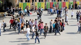 Dans les manuels scolaires de CP, les femmes sont cantonnées à des rôles traditionnels, souligne le HCE dans un rapport de 2017. 