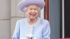 Elizabeth II au balcon du palais de Buckingham au premier jour de son jubilé, le 2 juin 2022.