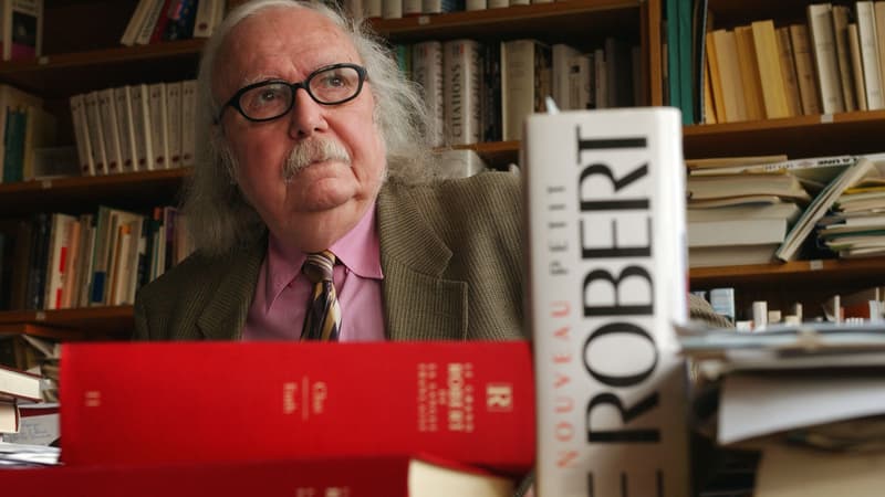 Alain Rey, rédacteur en chef des publications des éditions Le Robert, le 18 février 2002 à Paris.