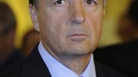 Le socialiste Jean-Pierre Bel a été élu samedi président du Sénat français, devenant ainsi le premier dirigeant de gauche de la chambre haute du Parlement sous la Ve République. /Photo prise le 25 septembre 2011/REUTERS/Gonzalo Fuentes