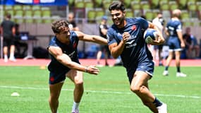 Antoine Dupont et Romain Ntamack pendant un stage du XV de France en juillet 2023