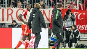 Dayot Upamecano sort blessé lors du match Bayern Munich-Union Berlin (1-0, Bundesliga), le 24 janvier 2024