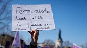 Une pancarte lors d'une manifestation féministe, le 7 mars 2021 à Paris