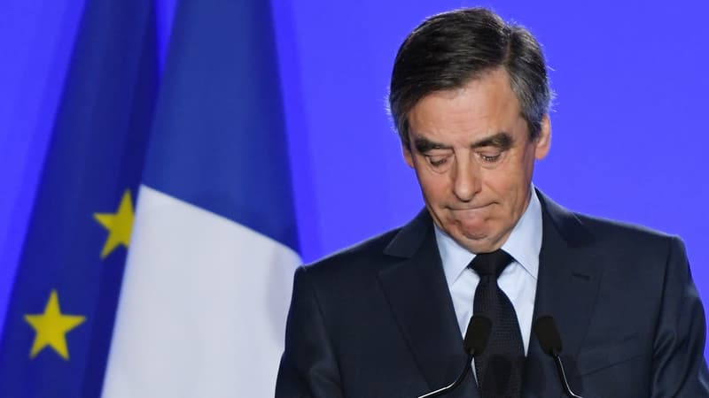 L'entêtement de François Fillon fait réagir la presse étrangère. 