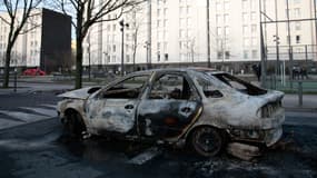 Voiture brûlée à Aulnay-sous-Bois.