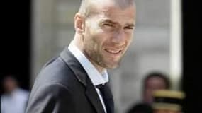 Zidane retourne sur le banc, mais d'un Master de management cette fois...
