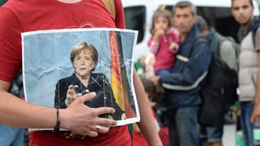 Après avoir ouvert la porte de son pays à plus de 1 million de réfugiés venus en grande partie de Syrie, Angela Merkel a trouvé un accord avec la CSU et le SPD pour réduire le flux des nouveaux arrivants.