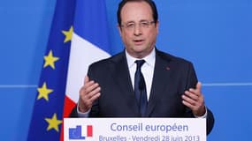 Lors d'une conférence de presse à l'issue du Conseil européen de Bruxelles, François Hollande s'est efforcé une nouvelle fois vendredi de désamorcer la querelle entre une partie de son gouvernement et le président de la Commission européenne en marquant s