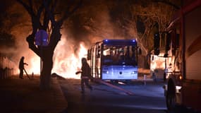 La police turque a interpellé un total de 17 suspects en lien avec l'attentat à la voiture piégée qui a fait 28 morts mercredi soir dans le centre d'Ankara - Vendredi 19 Février 2016