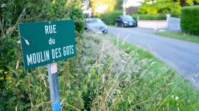 Une rue à Espinasse-Vozelle où une fusillade a eu lieu, le 13 juillet 2024 dans l'Allier.