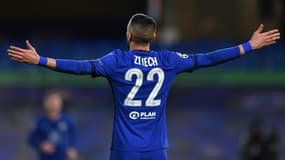 Le milieu marocain de Chelsea, Hakim Ziyech, célèbre son but lors du 8e de finale retour de la Ligue des champions contre l'Atlético de Madrid, à Londres, le 17 mars 2021