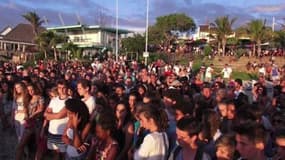 Réunion: l'hommage à un jeune surfeur tué par un requin