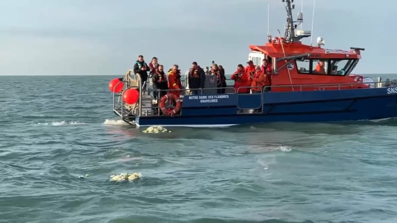 Un hommage a été rendu aux migrants morts au large de Dunkerque il y a un an.