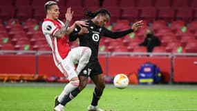 L'arbitre n'a pas sifflé de faute sur cette charge litigieuse d'Antony sur Renato Sanches