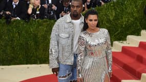 Kim Kardashian et Kanye West sur le tapis rouge.