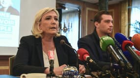 Marine Le Pen et Jordan Bardella lors de leur conférence de presse à Milan, samedi 18 mai