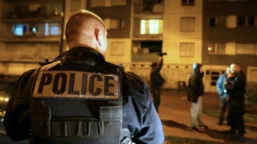 Policiers en intervention le 20 novembre 2015 à Sens