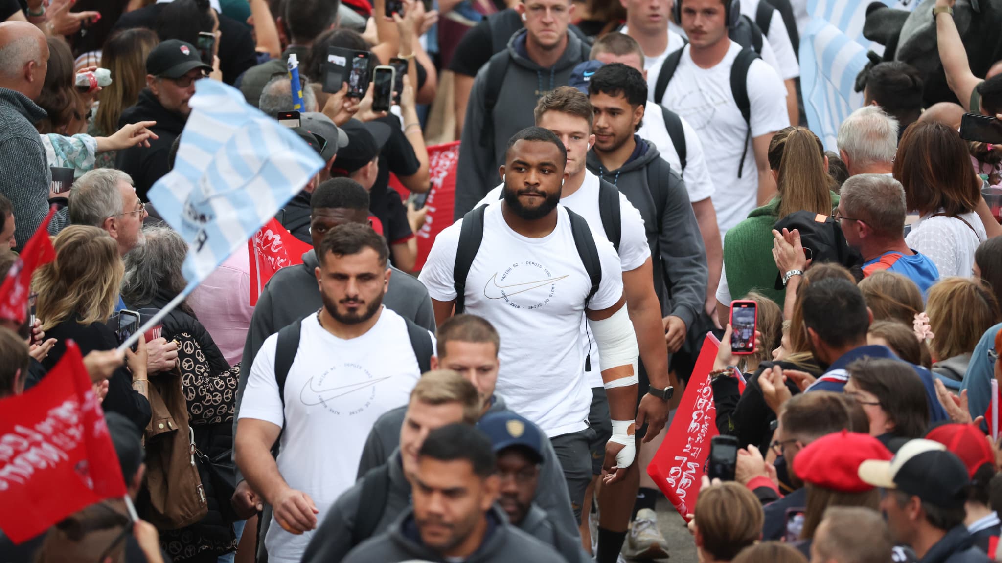 La ferveur du public lyonnais avant Lyon-Racing 92, le samedi 7 juin 2025.