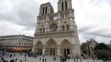 Le suicide de Dominique Venner, idéologue d'extrême droite opposé au mariage pour tous, mardi devant l'autel de la cathédrale Notre-Dame de Paris alimente la polémique quelques jours avant le baroud d'honneur des adversaires à la loi ouvrant l'union et l'