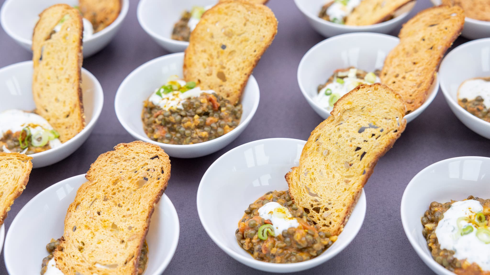 Le dahl de lentilles vertes, recette signature du chef Charles Guilloy