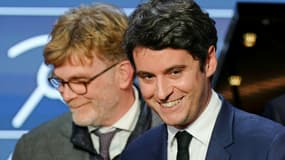 Le Premier ministre français Gabriel Attal à côté du ministre français de l'Agriculture et de la Souveraineté alimentaire Marc Fesneau lors du 60e Salon international de l'agriculture, le deuxième jour de son ouverture, à la Porte de Parc des expositions de Versailles à Paris le 25 février 2024.