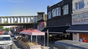 Le restaurant casher tenu par des commerçants juifs qui a été attaqué lundi, ici sur une photo de Google Street View en juillet 2022.