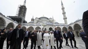 Le pape Léon XIV a visité la Mosquée bleue d'Istanbul, samedi 29 novembre 2025.