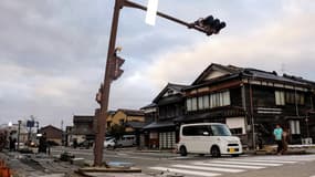 Une route largement accidentée après un séisme à Wajima, au Japon, le 1er janvier 2024