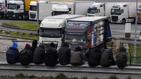 Au moins 46 interpellations ont eu lieu après l'intrusion de migrants dans le port de Calais (PHOTO D'ILLUSTRATION)