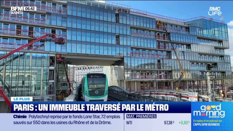 Un immeuble traversé par le métro à Paris