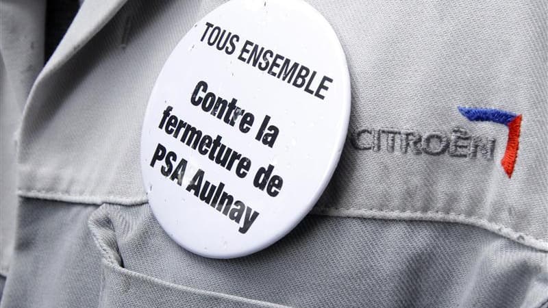 La ligne de production sur le site PSA Peugeot Citroën d'Aulnay-sous-Bois a été arrêtée vendredi et un millier de salariés ont débrayé et manifesté sur le site de Rennes au lendemain de l'annonce par le groupe de la suppression de 8.000 postes et de l'arr