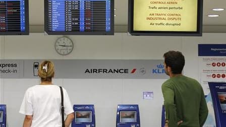 Aéroport d'Orly lors d'un précédent mouvement social. Les syndicats d'Air France ont appelé jeudi à une grève de 24 heures le 12 octobre, dans le cadre la nouvelle journée de mobilisation contre la réforme des retraites. /Photo d'archives/REUTERS/Benoît T