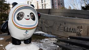 Une statue de Bing Dwen Dwen, la mascotte des JO 2022 de Pékin