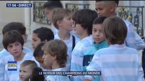 Environ 1500 jeunes venus des mêmes clubs que les Bleus conviés à l'Élysée