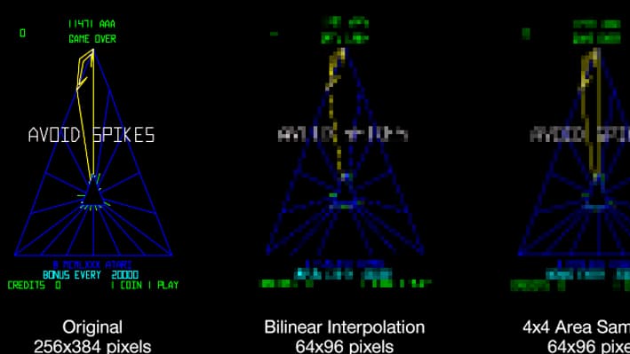 De gauche à droite, le rendu "normal" d'un jeu sur les écrans d'antan et celui des jeux adaptés à la petite dalle de la borne, avant d'être modifié par un petit logiciel.