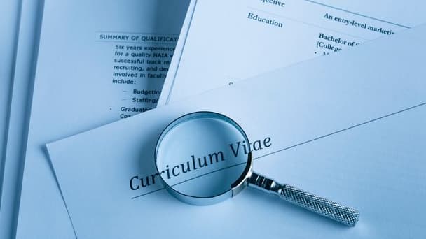 En Angleterre avec une femme qui cherchait du travail depuis 3 mois s’est rendu compte un peu tard d’une erreur sur son CV…